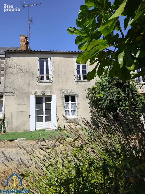 Maison à BAZOGES-EN-PAREDS