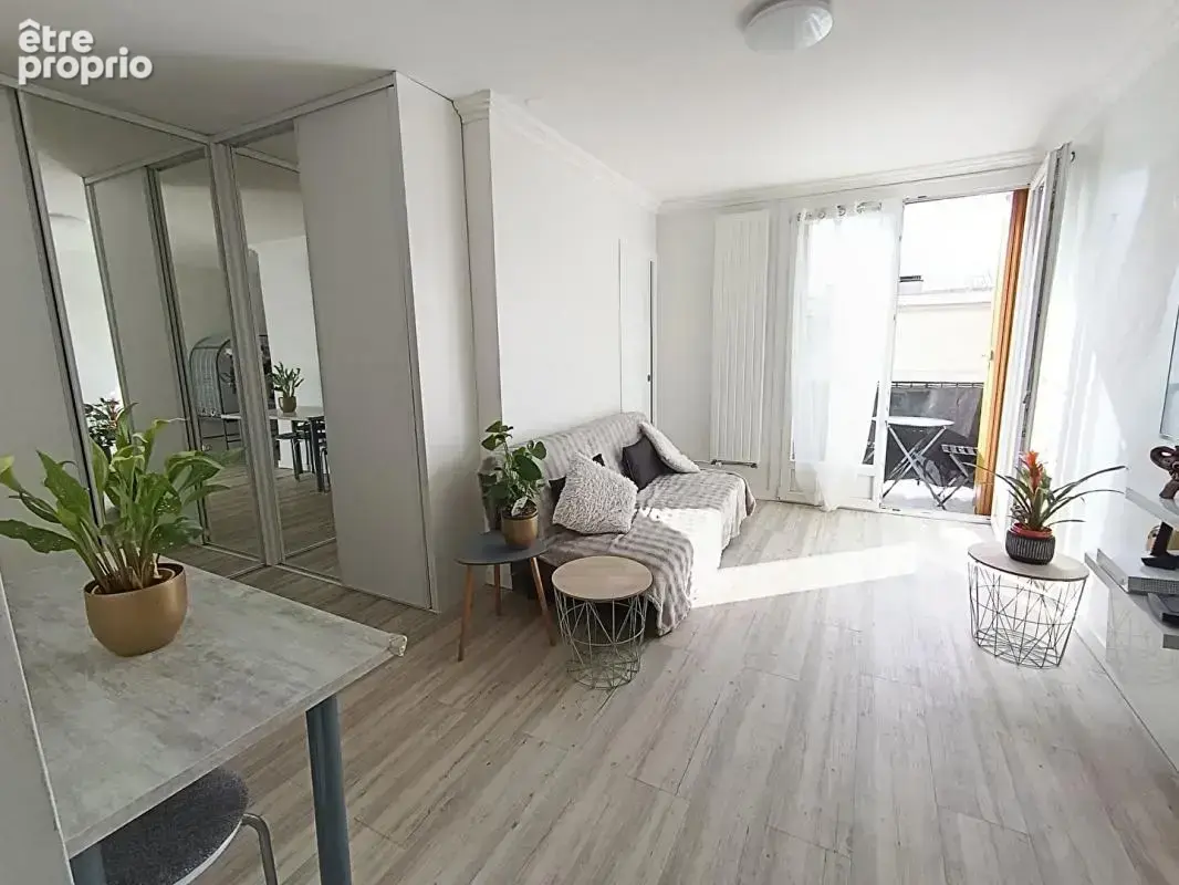 Appartement à COMBS-LA-VILLE