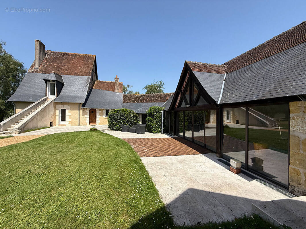 Maison à BEAUMONT-LA-RONCE