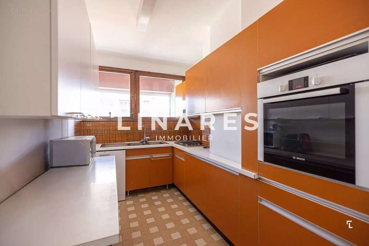LE SEPTIÈME CIEL - Appartement T3 de 80m² - Deux balcons - Vue dégagée & aperçu mer - 13007 - photo 6