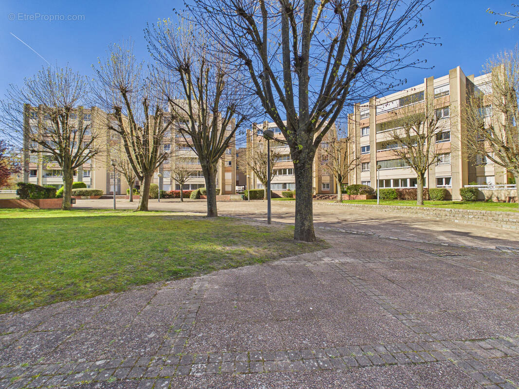 Appartement à SARTROUVILLE