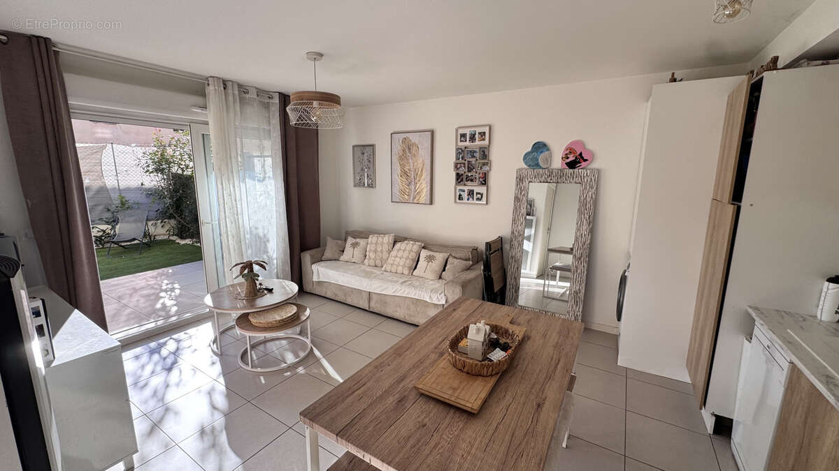 Appartement à CARROS