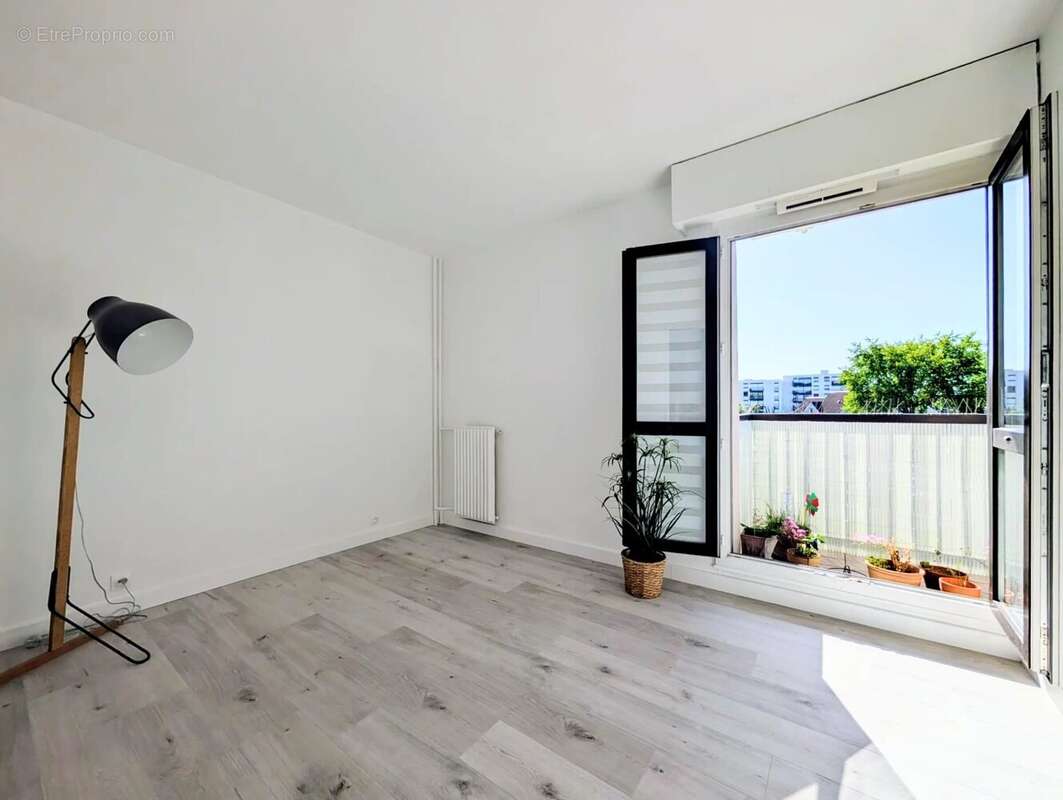 Appartement à LES CLAYES-SOUS-BOIS