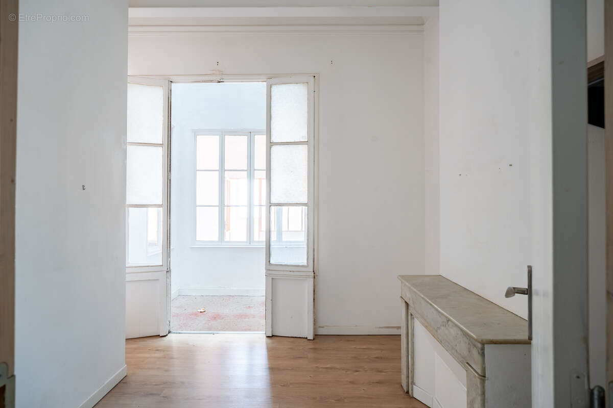 Appartement à MARSEILLE-1E