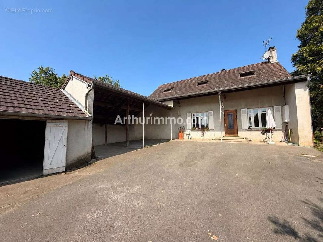 Maison 8 pièces avec piscine et dépendances – Terrain de 3 673 m² - photo 2