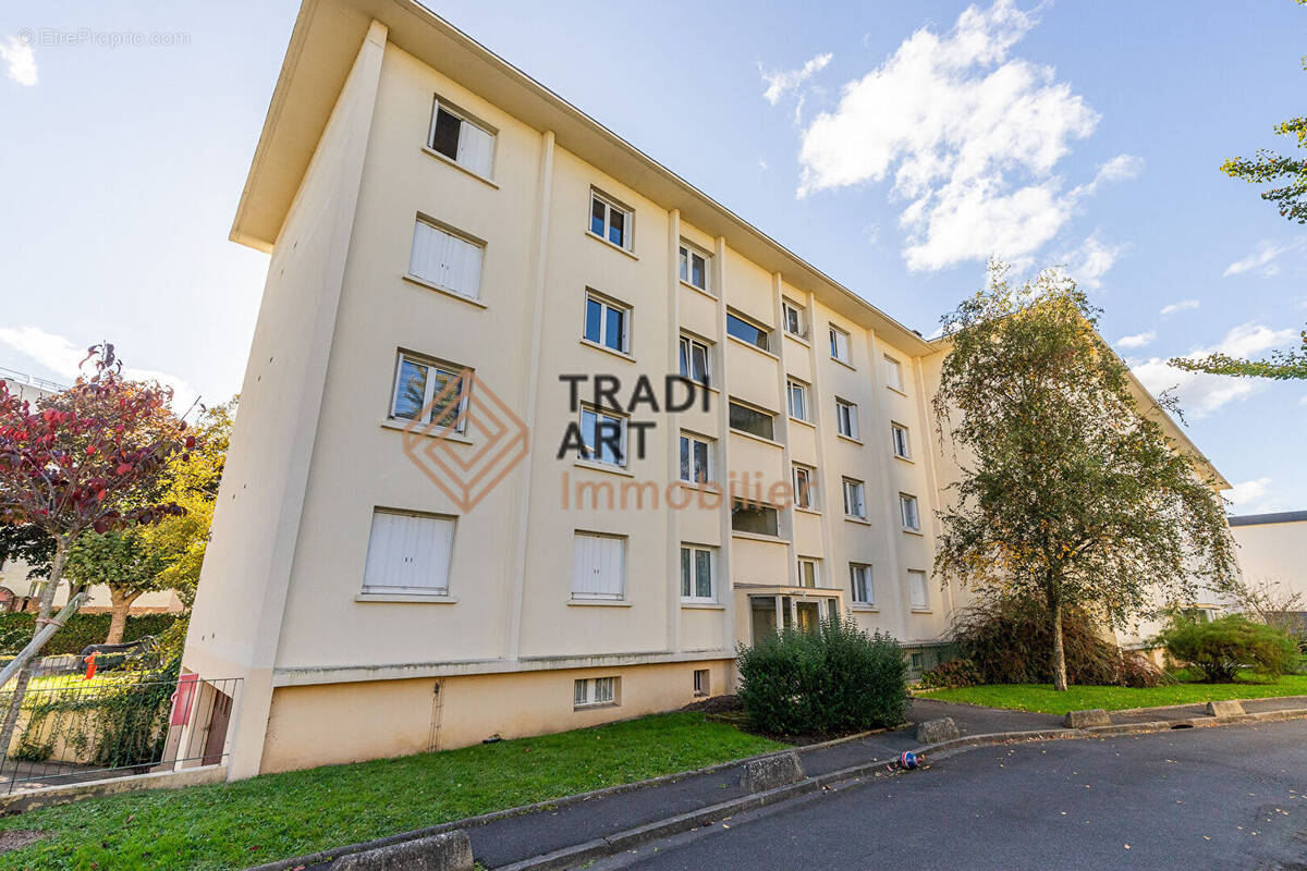 Appartement à SAINTE-GENEVIEVE-DES-BOIS