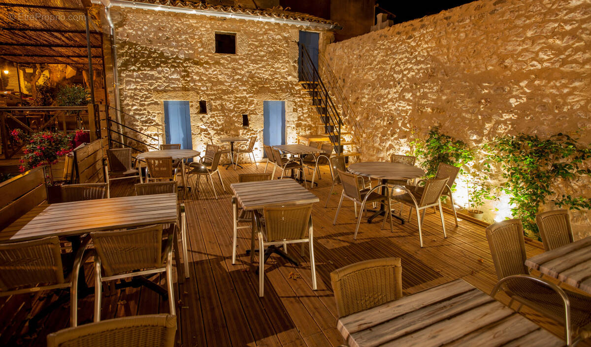 Commerce à SAINT-SATURNIN-DE-LUCIAN