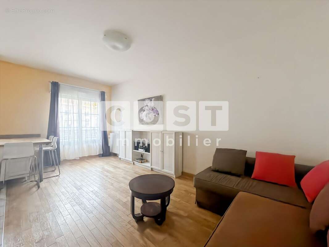 Appartement à LA GARENNE-COLOMBES