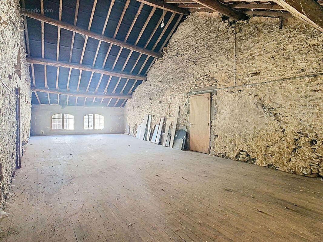 Commerce à DAMPIERRE