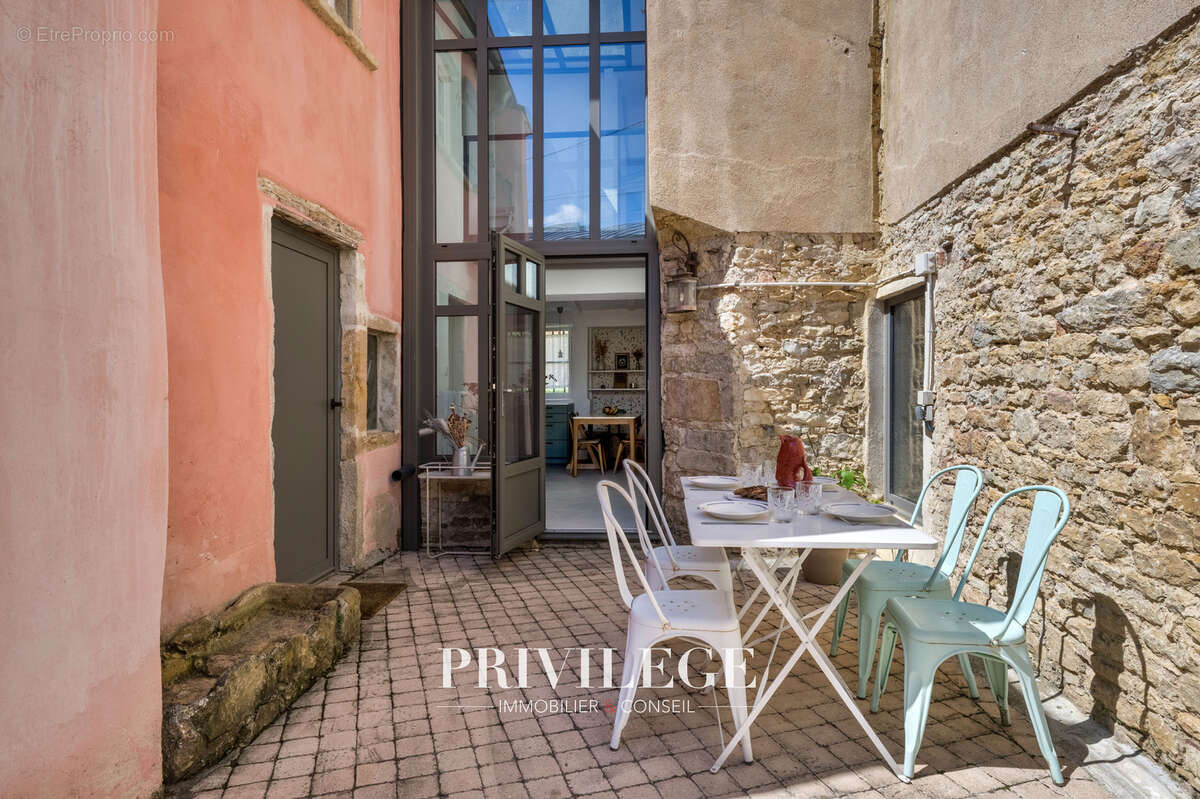 Maison à SAINT-CYR-AU-MONT-D'OR