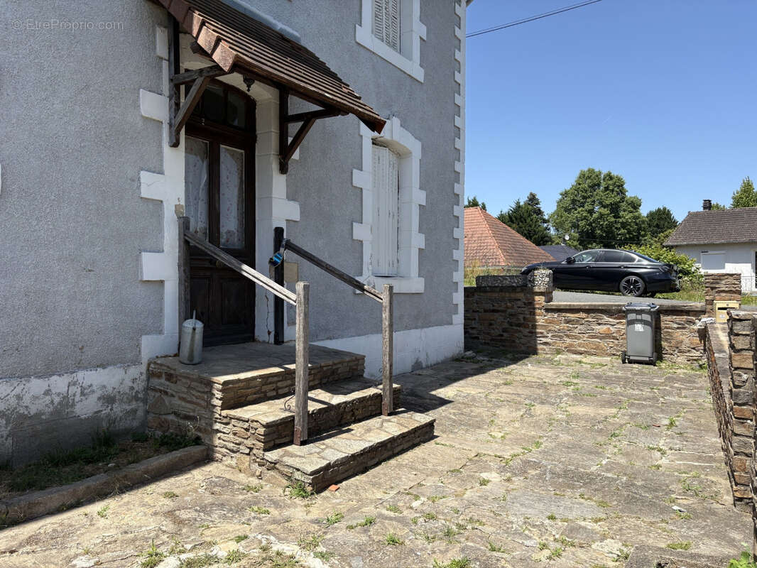 Maison à COUSSAC-BONNEVAL
