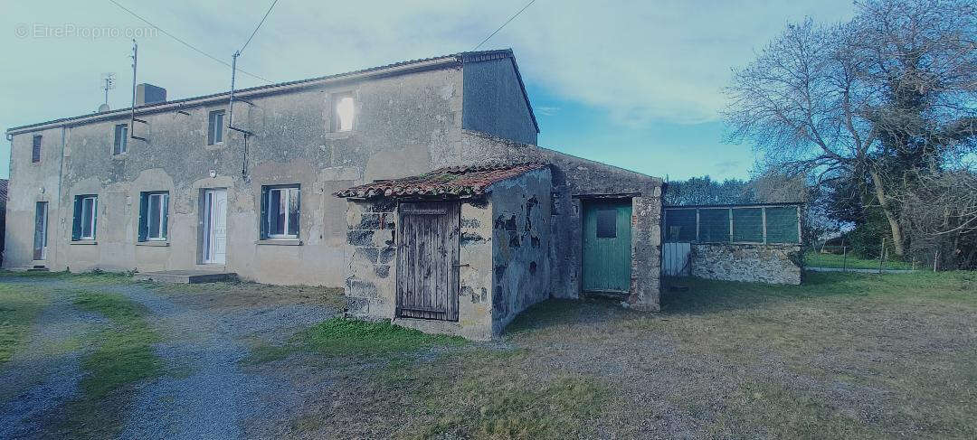 Maison à LES HERBIERS