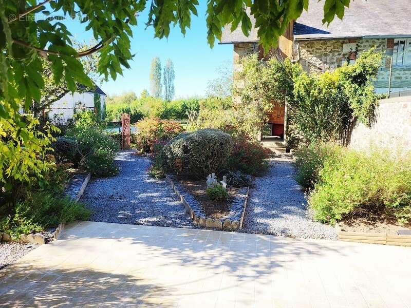 Maison à CHATEAUPONSAC