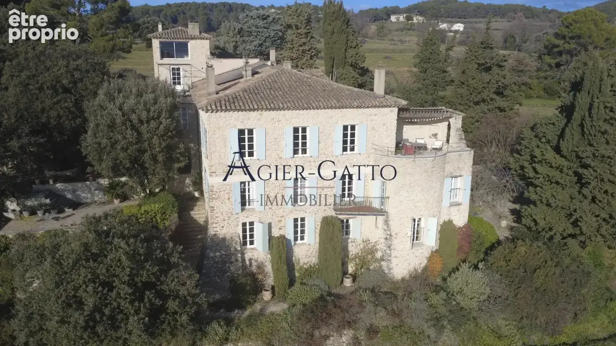 Vaison-la-Romaine, superbe bastide rénovée aux matériaux nobles, pour vivre et accueillir toute l'année. - photo 2