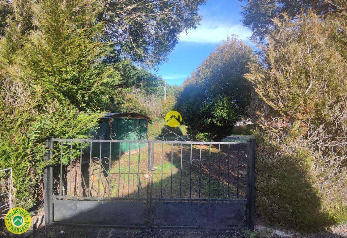 Terrain à PRECY