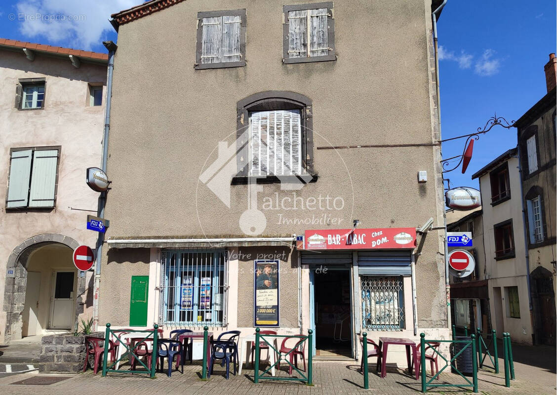 Commerce à MARINGUES