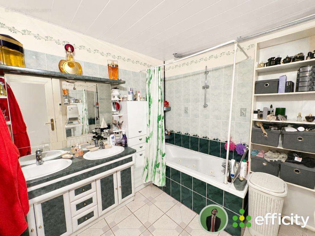 Maison 150 m² à Chaneins  - photo 13