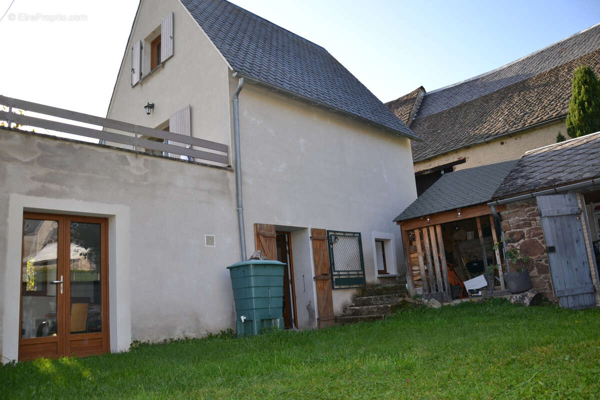 Maison à SAINT-SAUVES-D'AUVERGNE