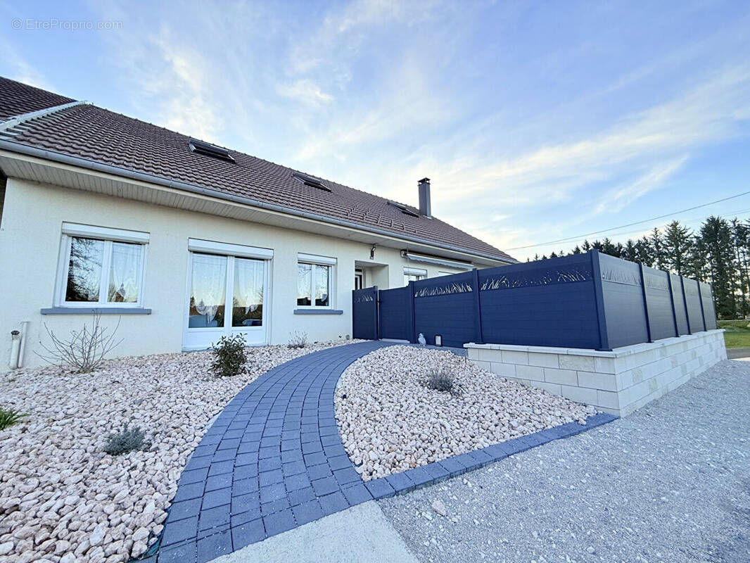Maison à VERCEL-VILLEDIEU-LE-CAMP