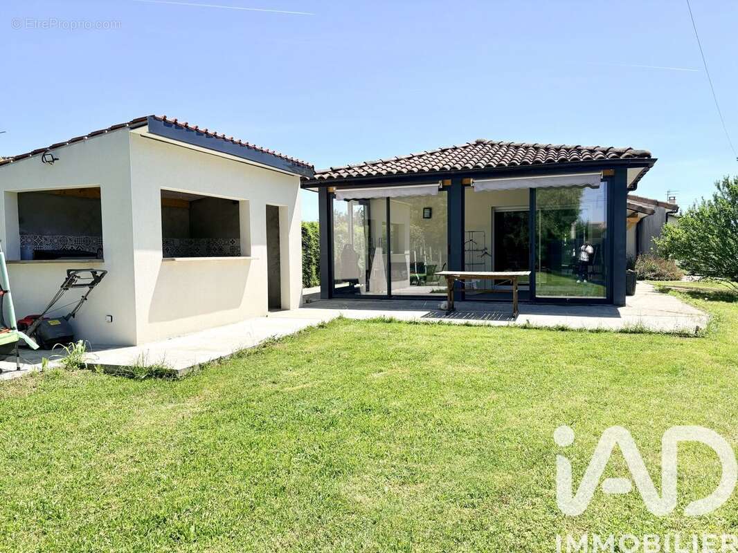 Maison 109 m² à Villeneuve-Les-Bouloc  - photo 2