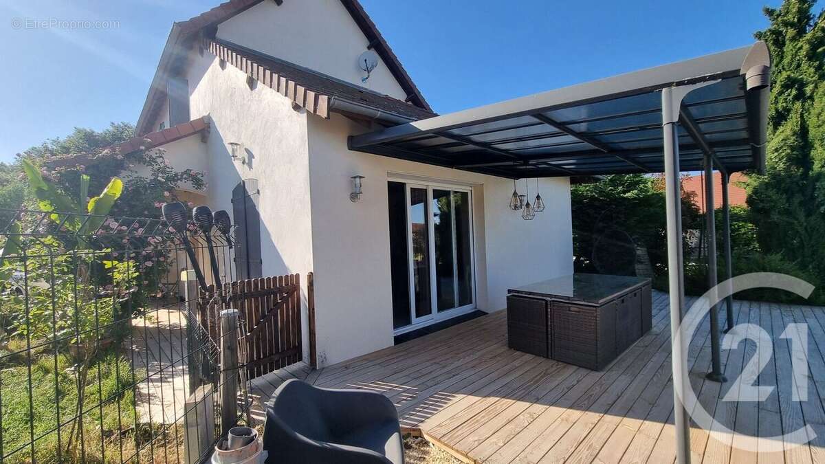 Maison à NEUILLY-LE-REAL