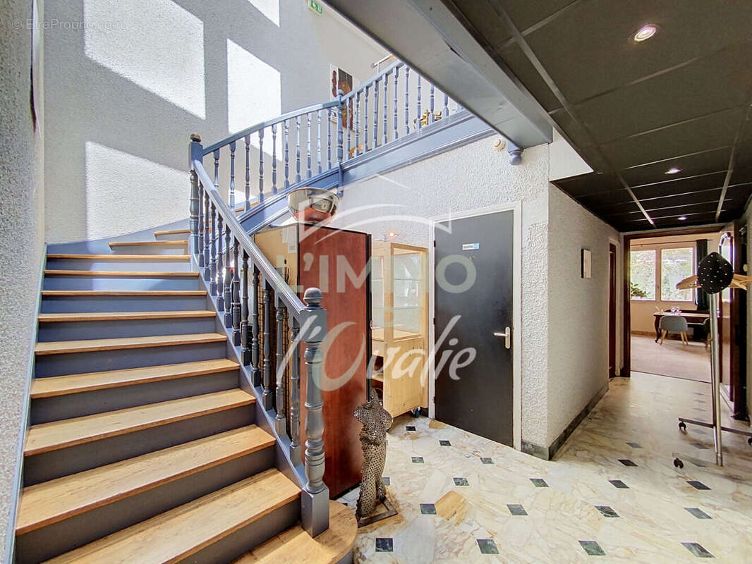 Immeuble Grenade  380 m² - photo 8