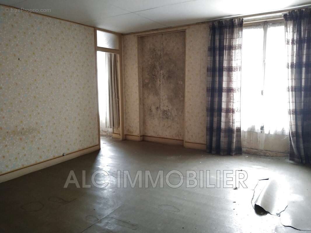 Appartement à FRESNAY-SUR-SARTHE