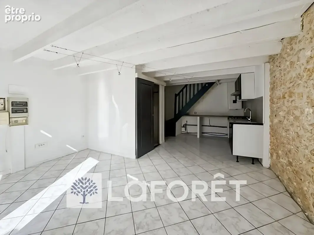 À vendre : maison de ville de 53m², 3 pièces située à MONTENDRE (17130) - photo 3