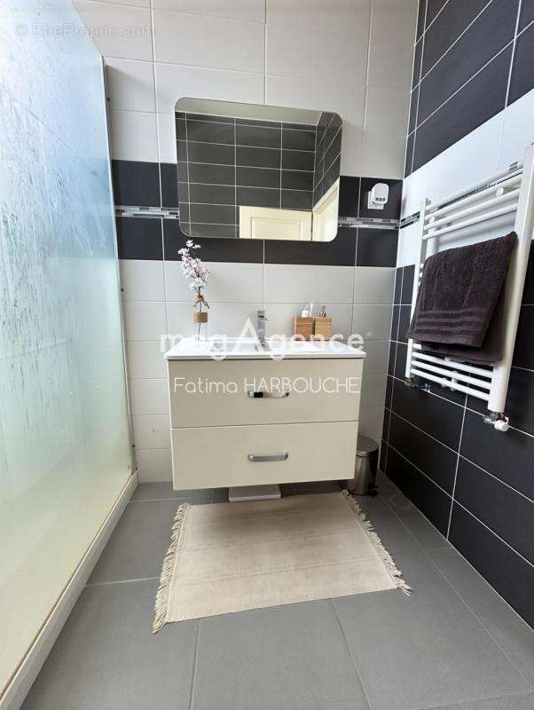 Appartement à LE CHAMBON-FEUGEROLLES