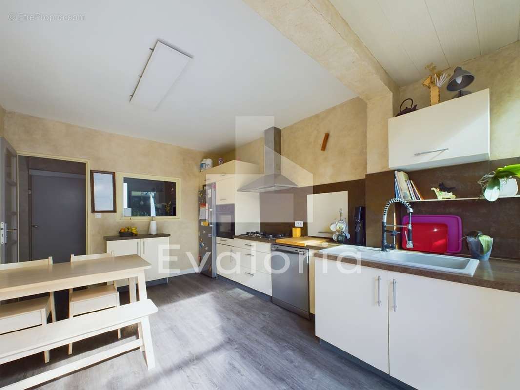 Maison 5 pièces de 130 m² sur un terrain de 800 m² avec piscine  - photo 5