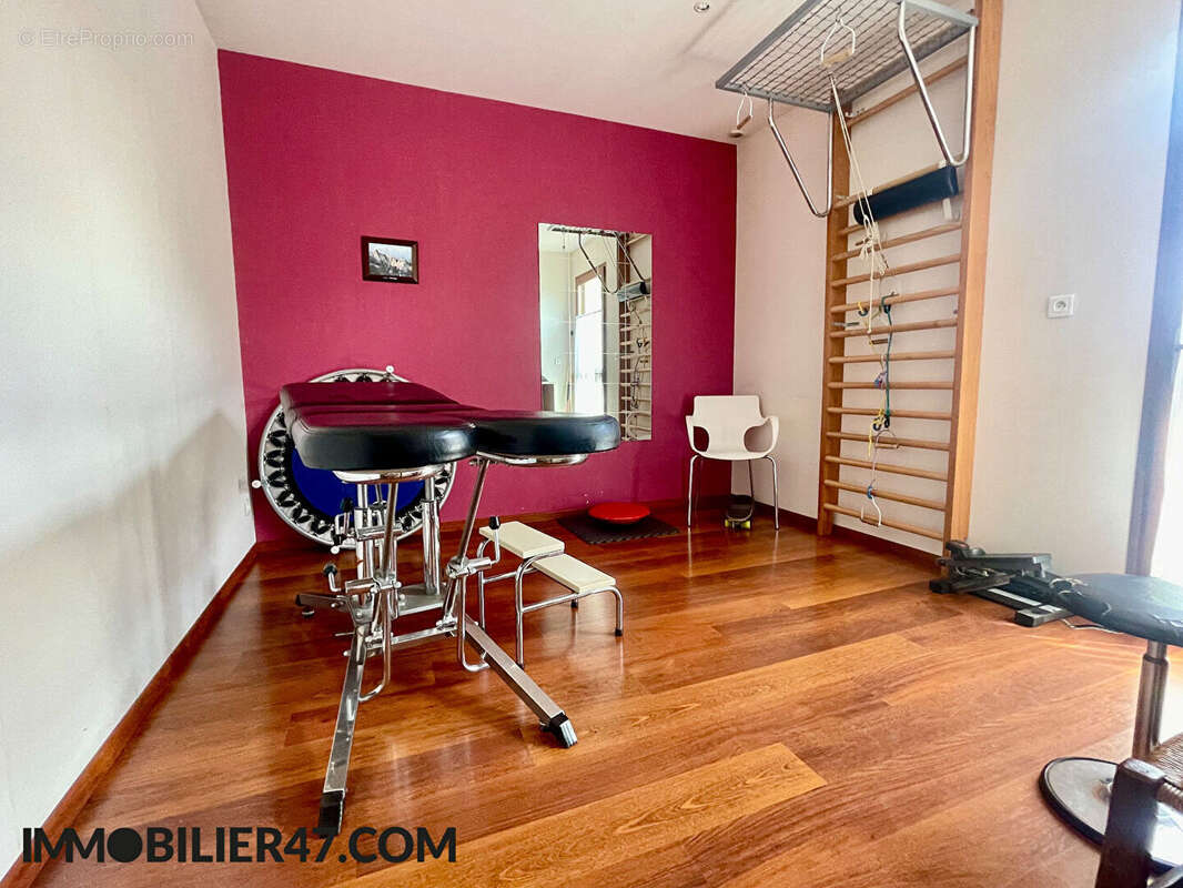 Villa de plain pied avec local professionnel - photo 15