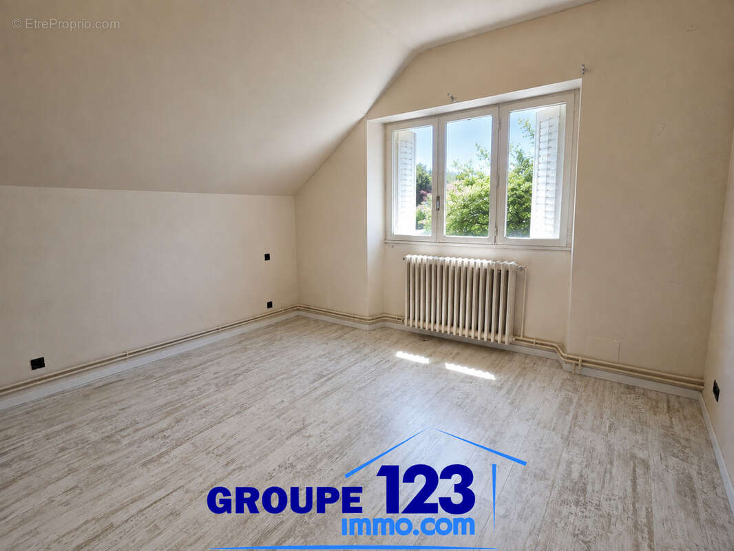 VILLEFARGEAU (89) - Maison de caractère de 102,5 m2, 3 chambres, avec sous-sol total, dépendances et terrain c - photo 9