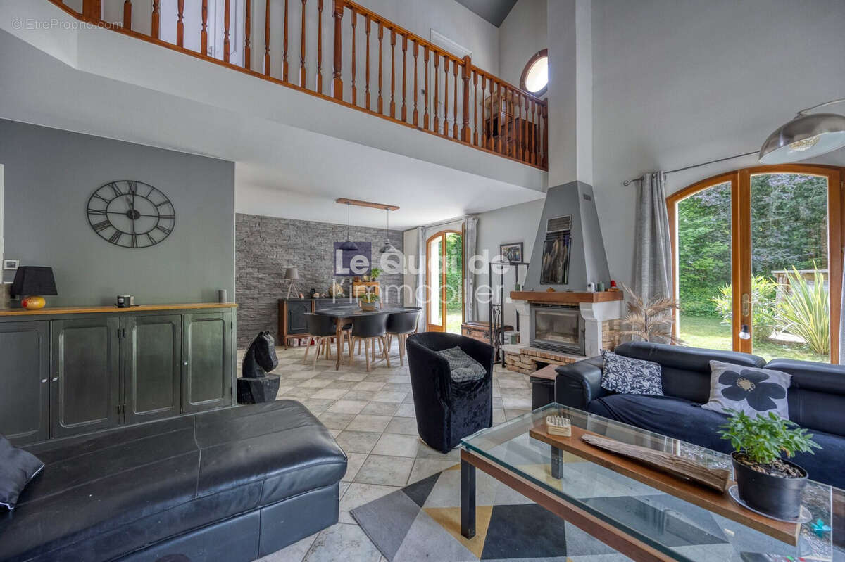 Maison à CHARNECLES