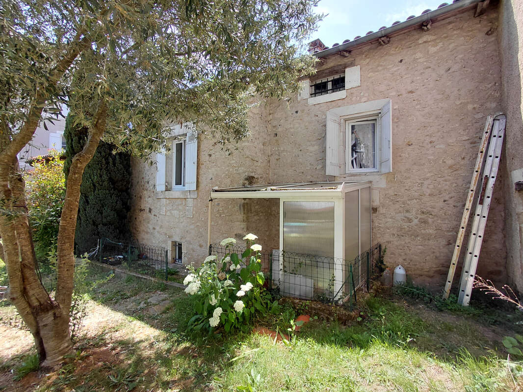 Proche du Château, Maison en pierre à Château l'Evêque - photo 4