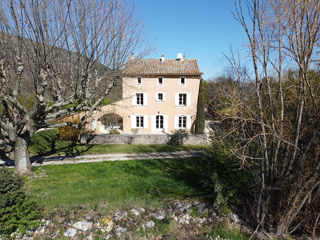 Grande demeure familiale avec piscine dans un bel environnement - photo 15