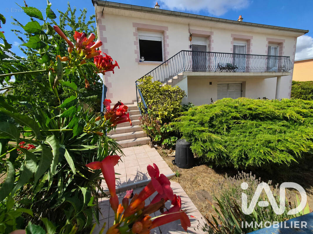 Photo 1 - Maison à YZEURE