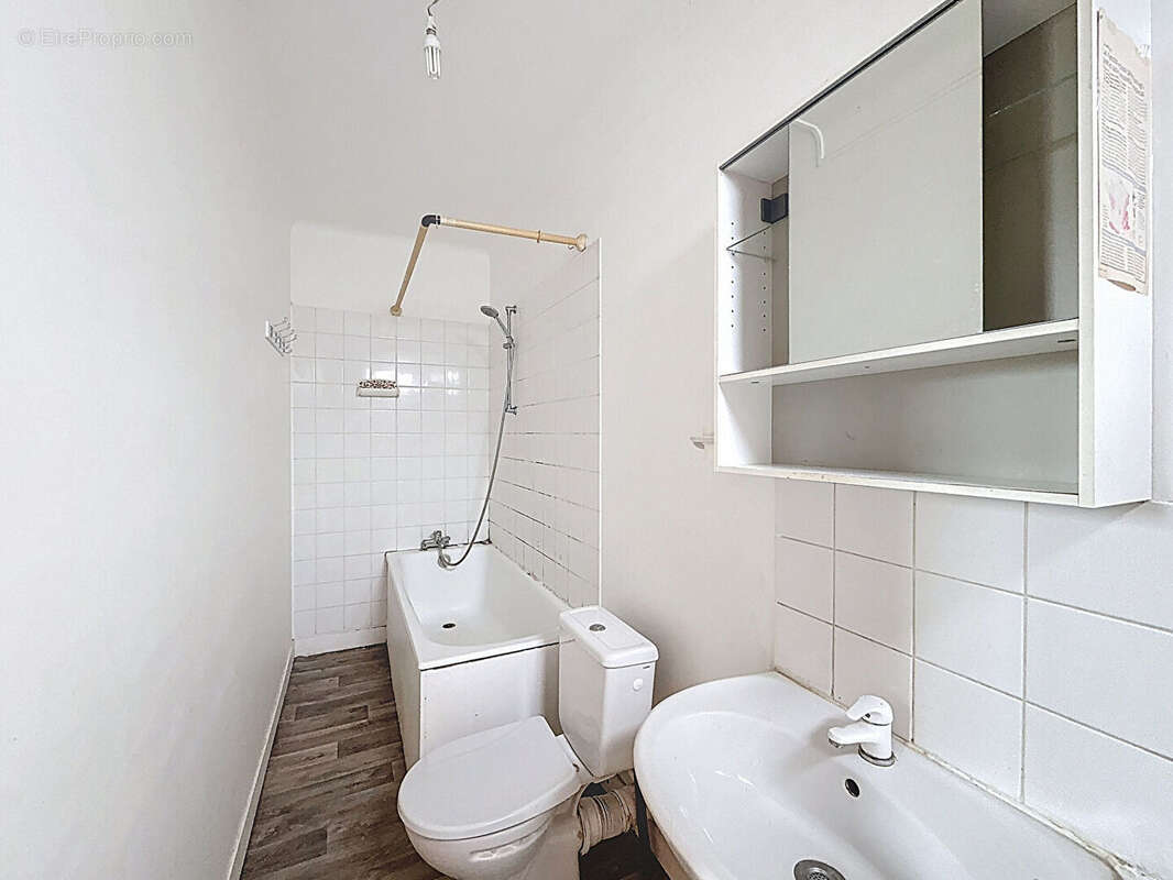 Montreuil, proche du parc montreau, grande maison sur 2 niveaux avec espaces exterieurs. ideal pour une grande famille, une acqu - photo 12