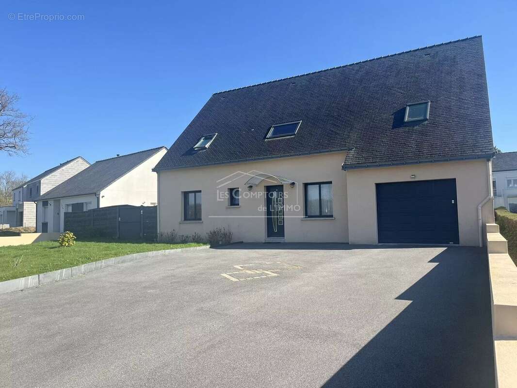 Maison à DONGES