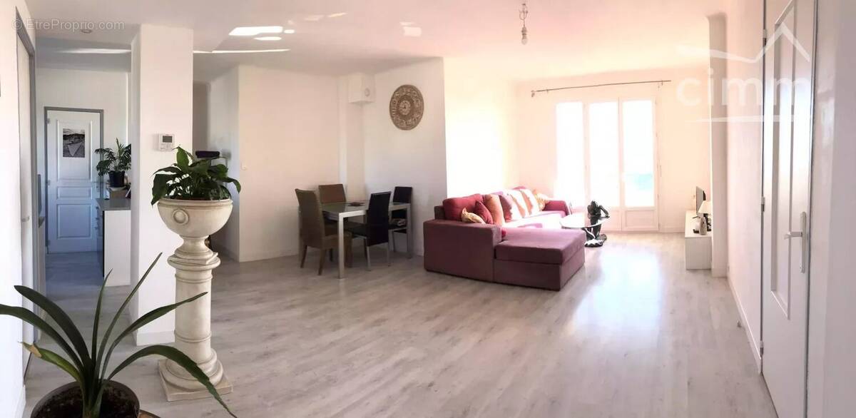 Appartement à PORT-SAINT-LOUIS-DU-RHONE