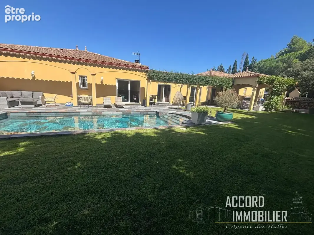 Superbe Maison T9 d'une superficie habitable de 286 m2 avec dépendances, piscine sur 1494 m2 de terrain - photo 22