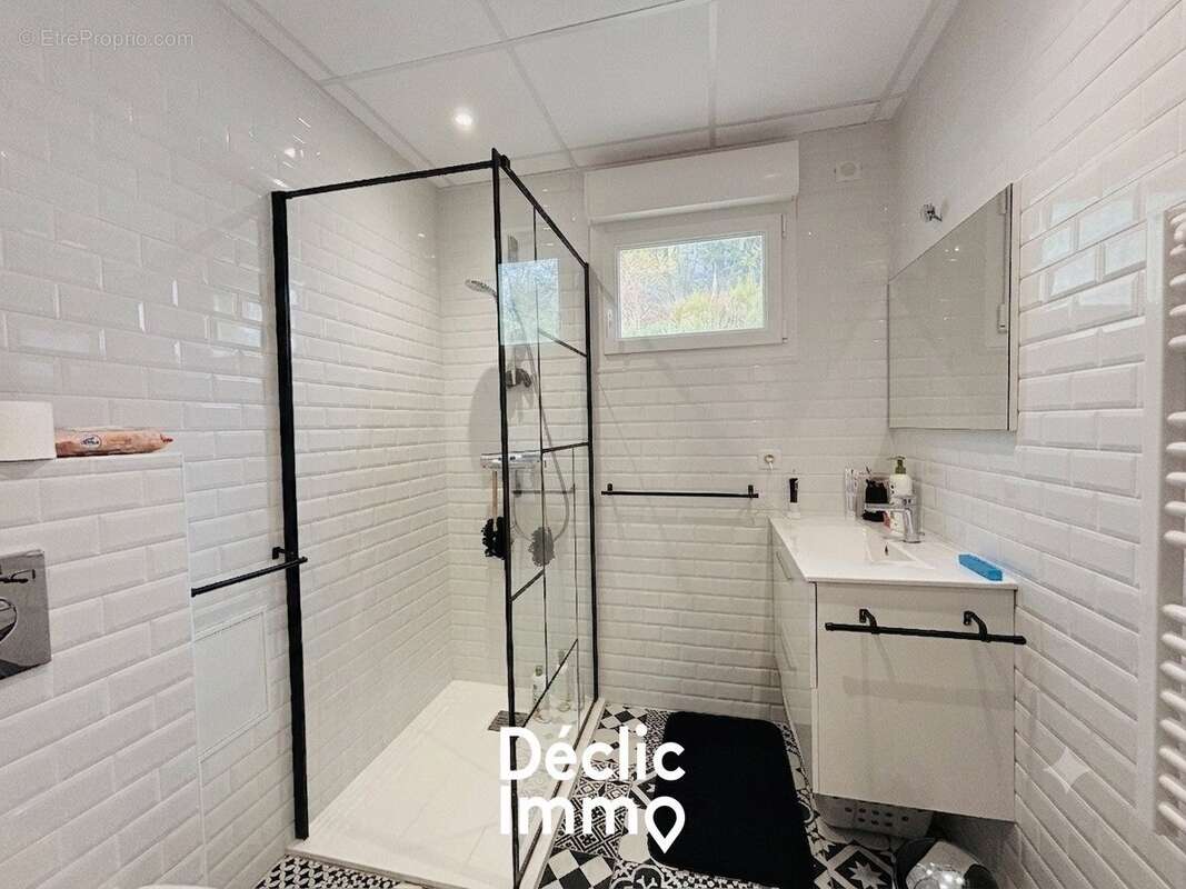 La Jarrie - Maison avec jardin, piscine, dépendances et spa - photo 25