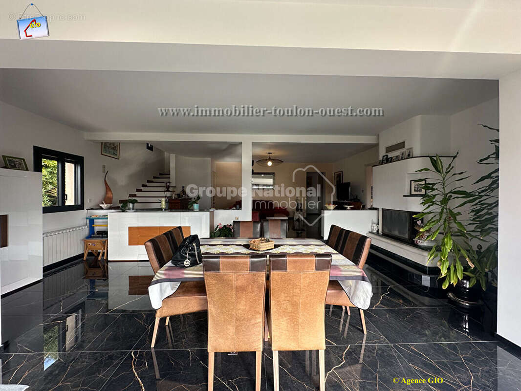 Toulon ouest - les 4 chemins - villa t5 de 140 m²  environ - vue mer - piscine - garage - terrain 540m² - photo 2