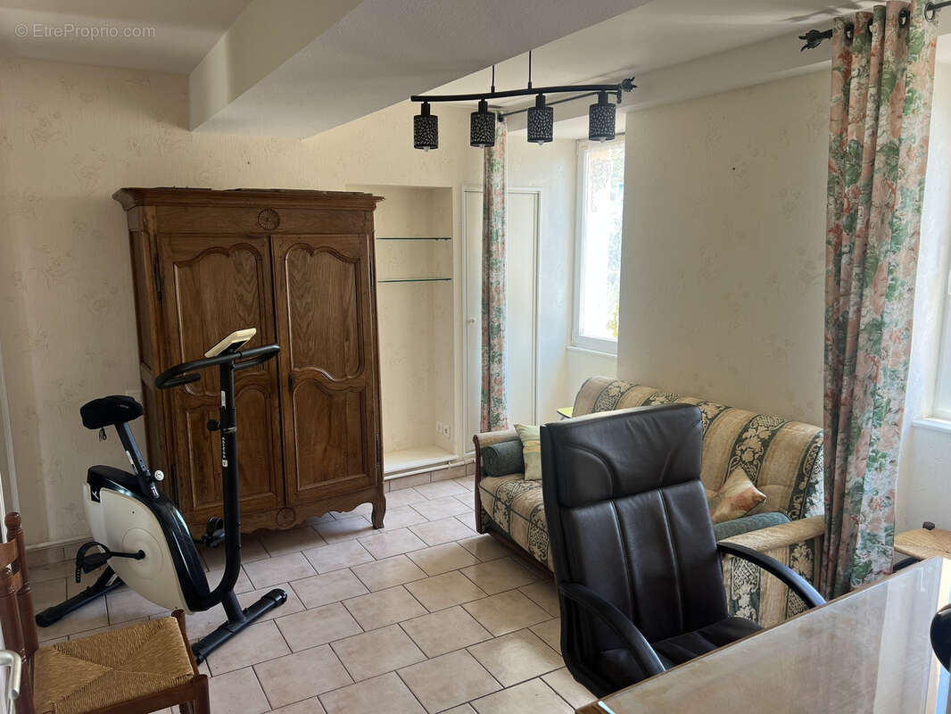 Maison à VENDENESSE-LES-CHAROLLES