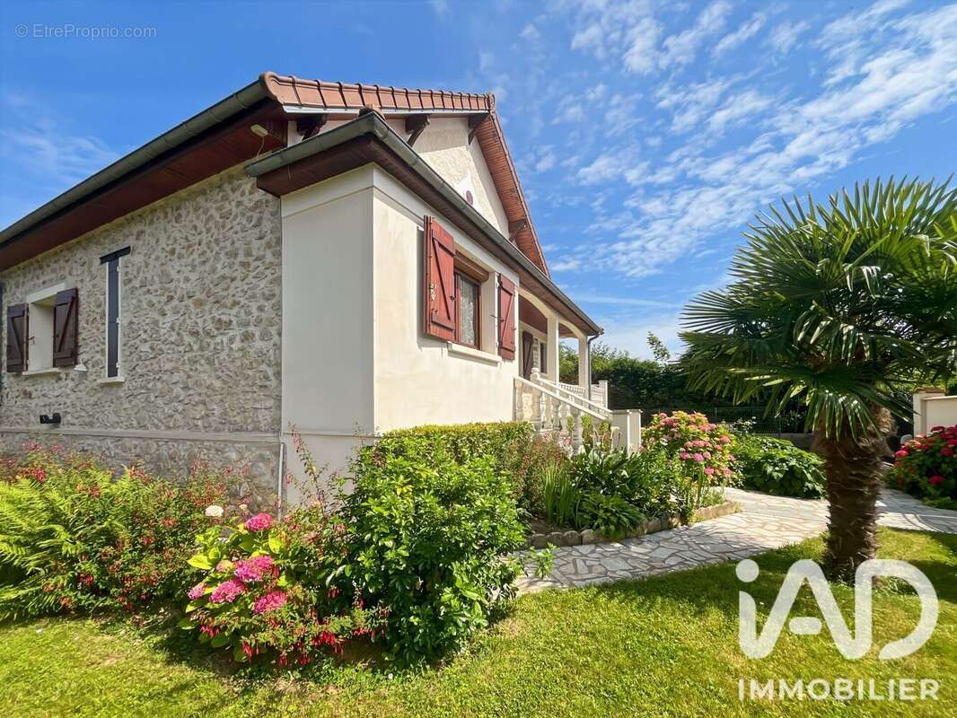 Maison 110 m² à Brie-Comte-Robert  - photo 2