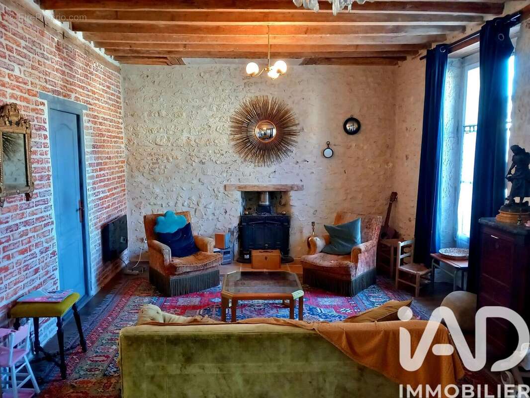 Maison 143 m² à Beaumont-Les-Autels  - photo 2