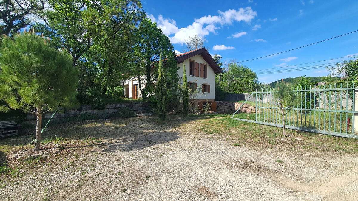 Maison à CREMIEU