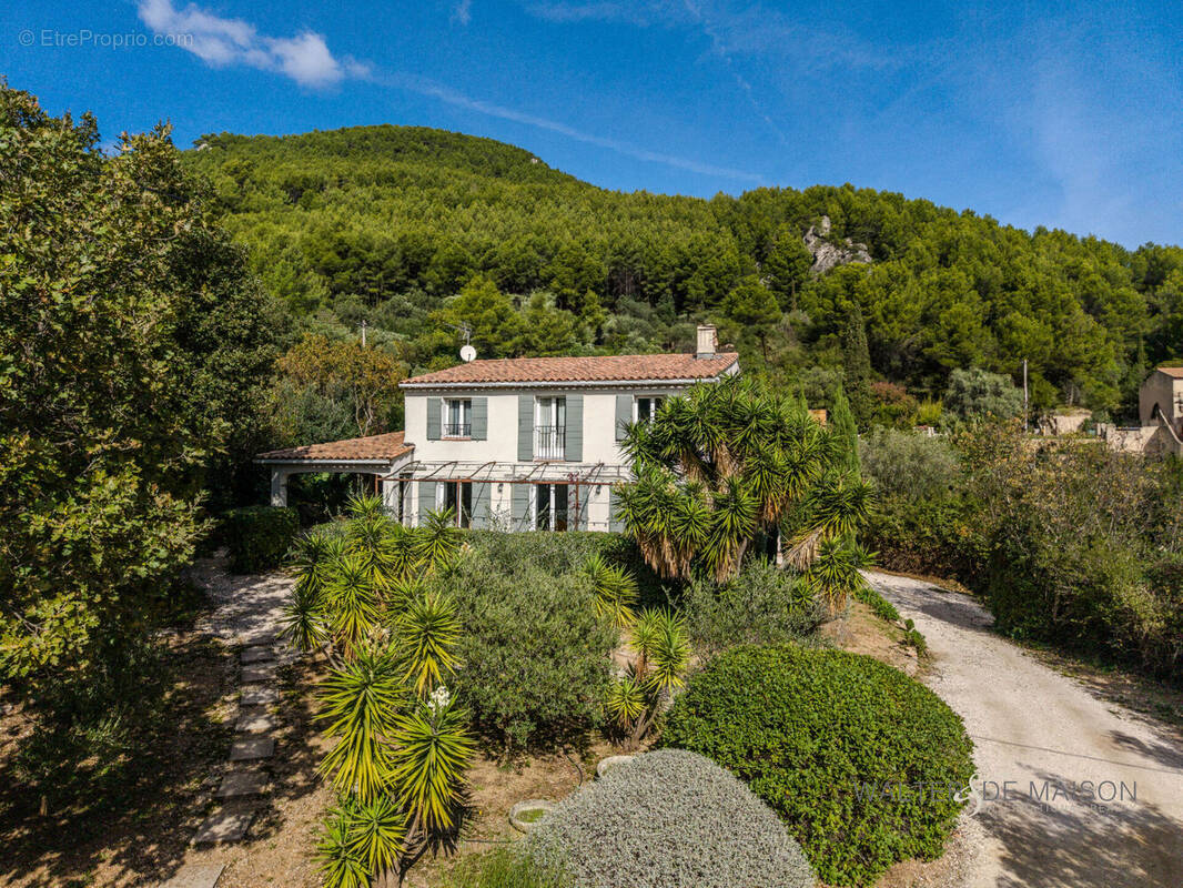 Maison à LE REVEST-LES-EAUX
