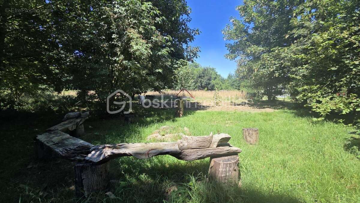 GRANDE LONGERE avec dépendances et terrain de + d’1HA - photo 3