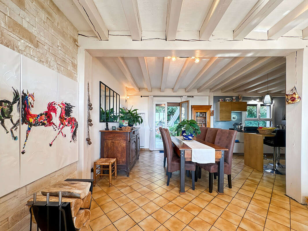 Maison à FOLLAINVILLE-DENNEMONT