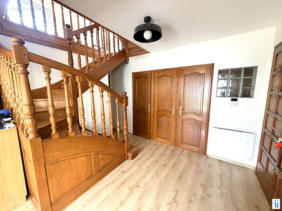 Maison à LE MESNIL-ESNARD